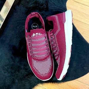 SOLD ✨ NEW ✨ APL TechLoom Breeze Knit